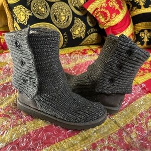 UGG Charcoal Classic  Cardy Knit Boots Size 8 Gently Used